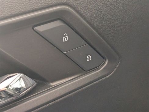 Used 2024 Chevrolet Colorado LT w/ LT Convenience Package image 11