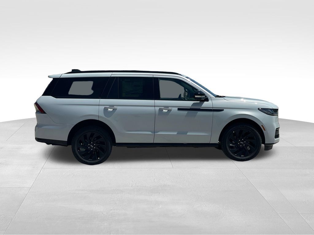 New 2026 Lincoln Navigator Reserve w/ Jet Appearance Package AWD/4WD image 6