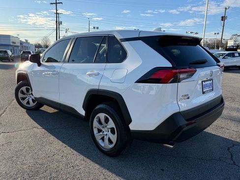 Used 2022 Toyota RAV4 LE image 6