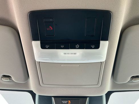 Used 2025 Nissan Rogue SV image 17