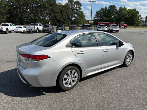 Used 2020 Toyota Corolla LE FWD image 8