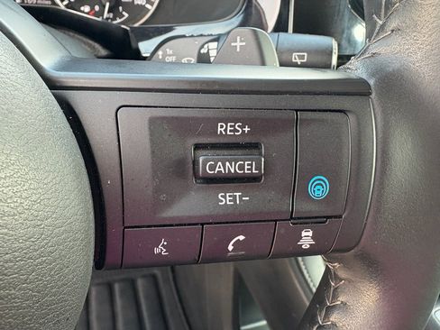 Used 2024 Nissan Pathfinder SV image 14