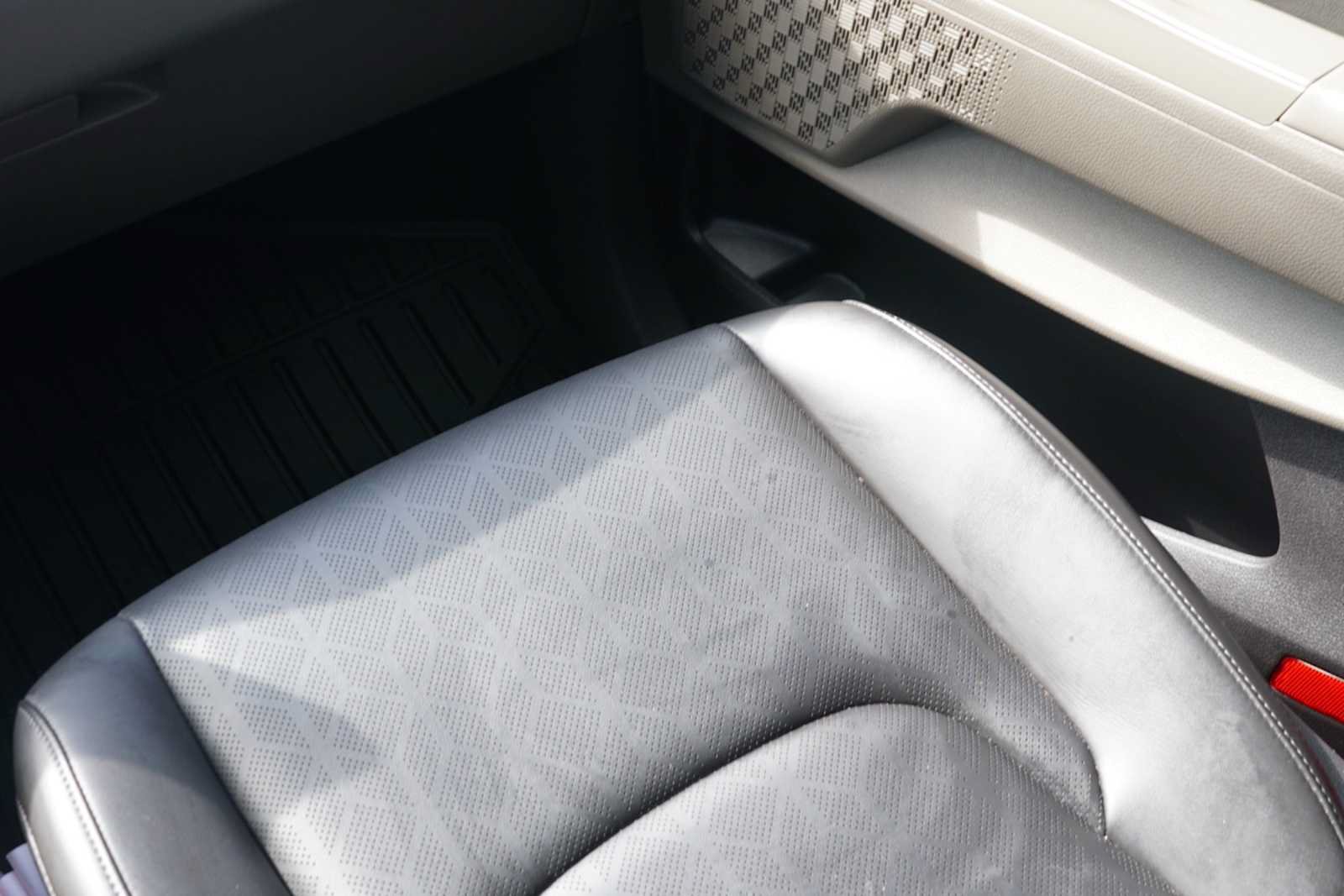 Certified 2025 Kia Carnival EX FWD image 23