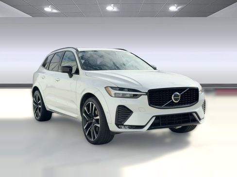 Certified 2023 Volvo XC60 B5 Ultimate w/ Climate Package image 7