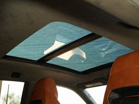 Used 2019 Lamborghini Urus Base image 22