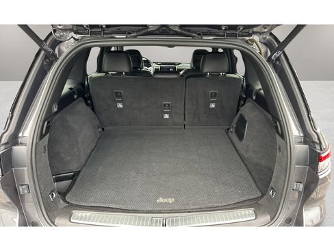 Used 2022 Jeep Grand Cherokee Summit w/ Luxury Tech Group V RWD image 17