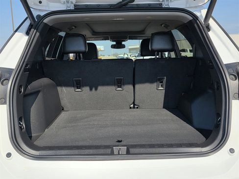 Used 2023 Chevrolet Equinox Premier image 27