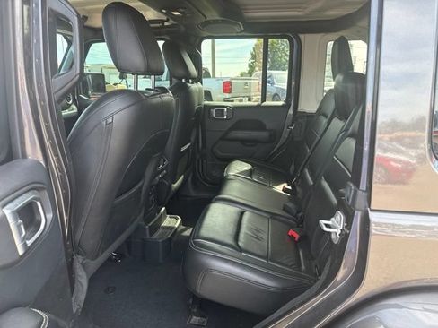 Used 2018 Jeep Wrangler Unlimited Sahara AWD/4WD image 10