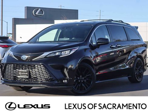 Used 2023 Toyota Sienna XSE image 1