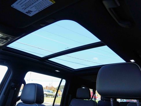 Used 2021 Chevrolet Suburban Premier w/ Premium Package image 14