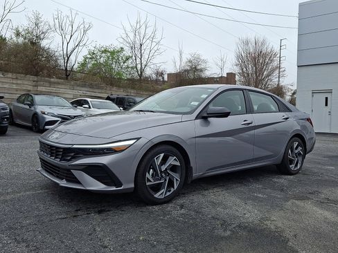 Certified 2025 Hyundai Elantra Sport image 3