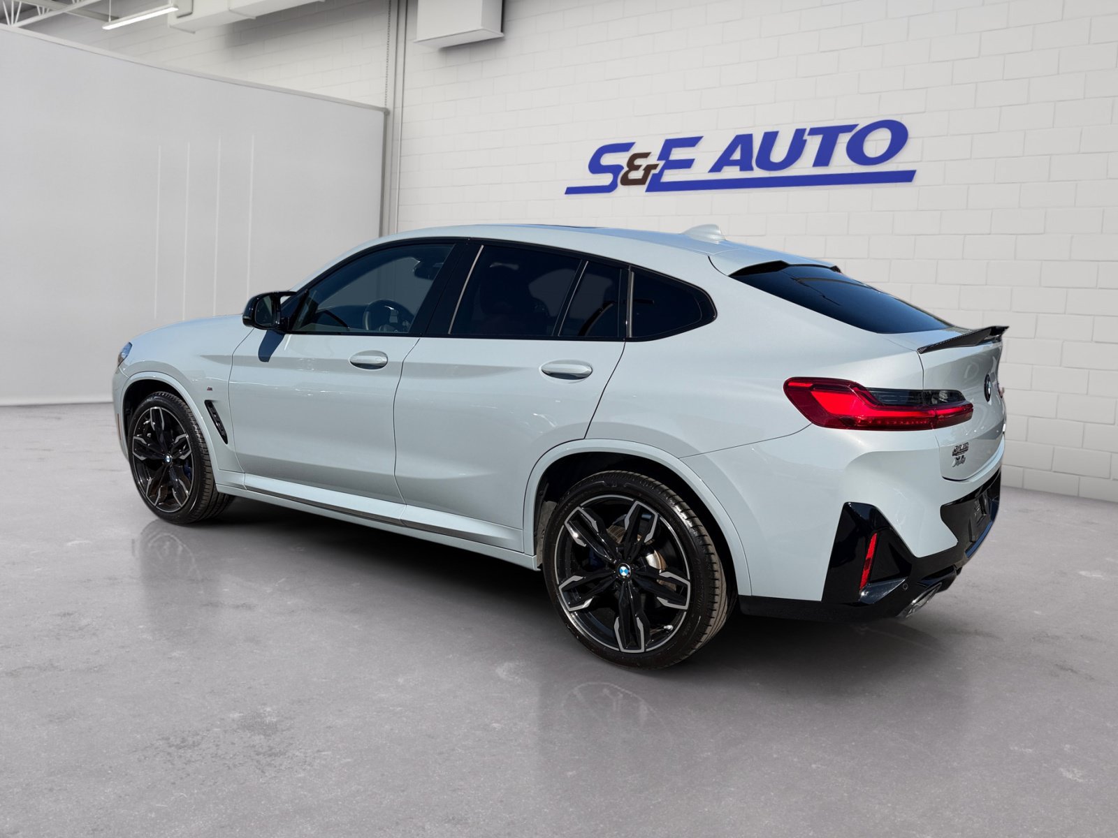 Used 2025 BMW X4 M40i AWD/4WD image 3