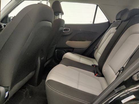 Used 2022 Hyundai Venue SEL FWD image 18