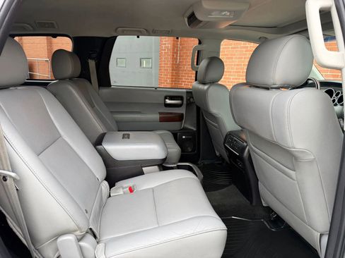 Used 2014 Toyota Sequoia Platinum image 19