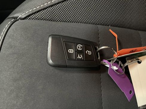 Used 2023 Volkswagen Taos SE w/ Black Wheel Package image 25