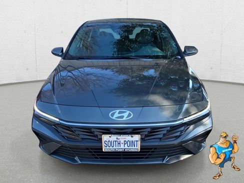 New 2026 Hyundai Elantra SE image 2