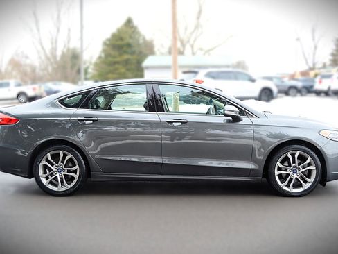 Used 2020 Ford Fusion Titanium image 4