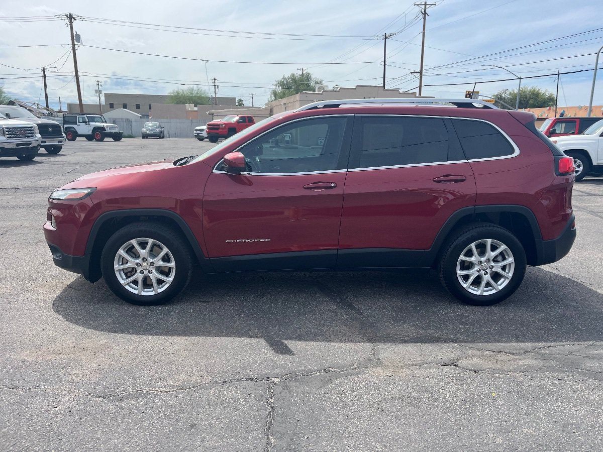 Used 2017 Jeep Cherokee Latitude w/ Comfort/Convenience Group FWD image 9
