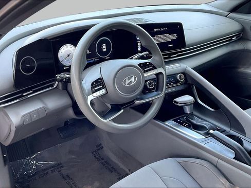 Certified 2024 Hyundai Elantra SEL FWD image 17
