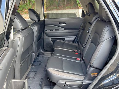 Used 2022 Nissan Pathfinder SL FWD image 39