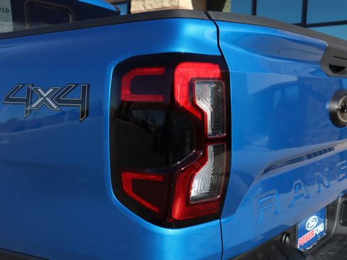 New 2025 Ford Ranger Lariat w/ Black Appearance Package image 18