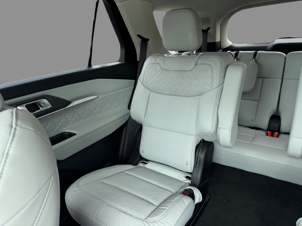 New 2026 Ford Explorer Platinum w/ LUX Leather Package AWD/4WD image 13