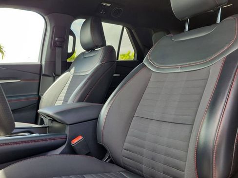 Used 2025 Ford Explorer ST-Line w/ ST-Line Street Pack image 21