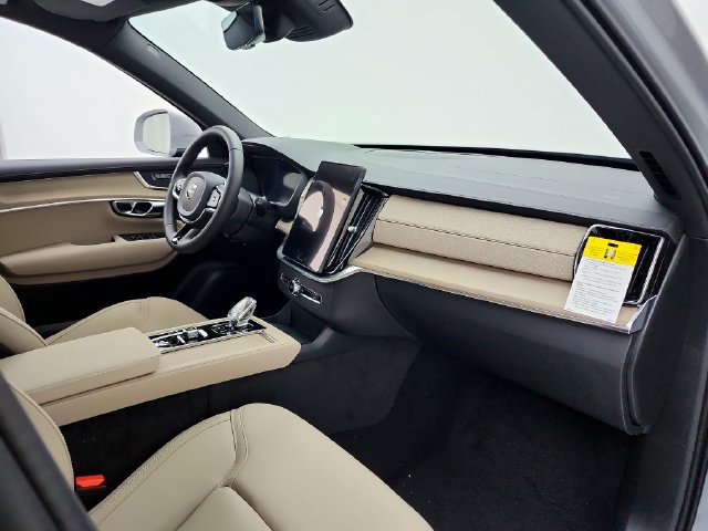 New 2027 Volvo XC60 B5 Core AWD/4WD image 17