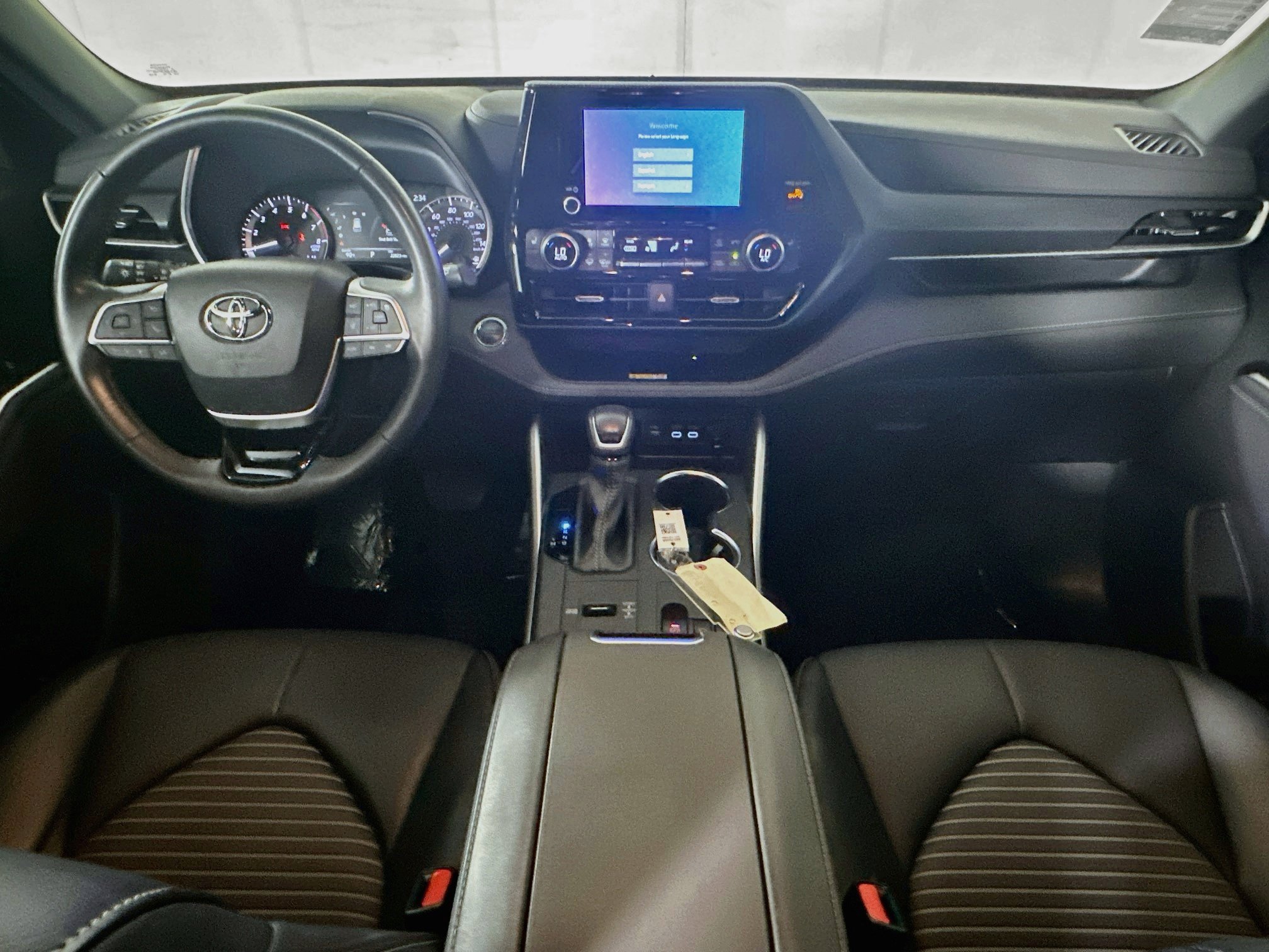 Used 2023 Toyota Highlander XSE FWD image 27