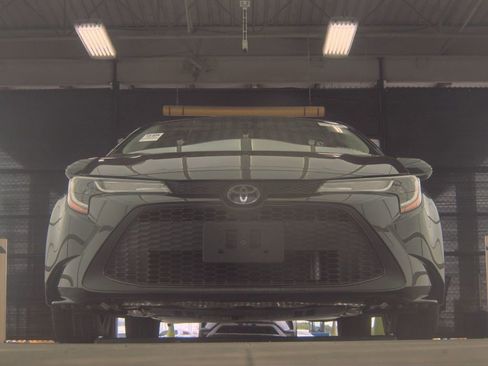 Used 2021 Toyota Corolla LE image 18