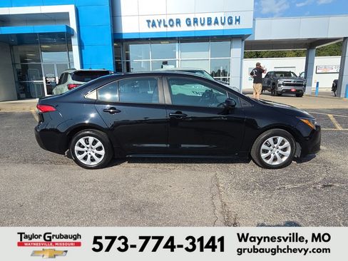 Used 2025 Toyota Corolla LE FWD image 1