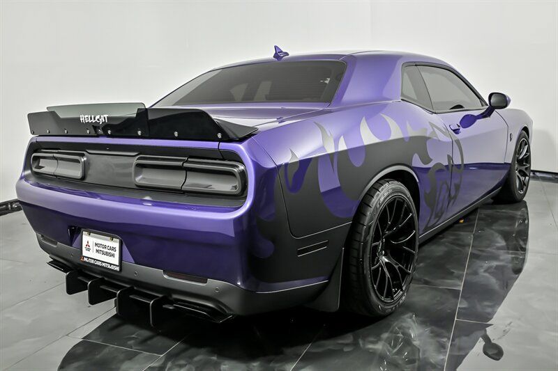 Used 2016 Dodge Challenger SRT Hellcat RWD image 9