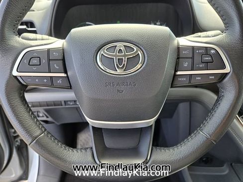 Used 2024 Toyota Sienna XLE image 27