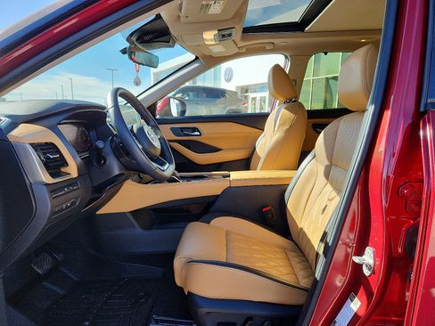 Used 2023 Nissan Rogue Platinum w/ Platinum Premium Package image 11