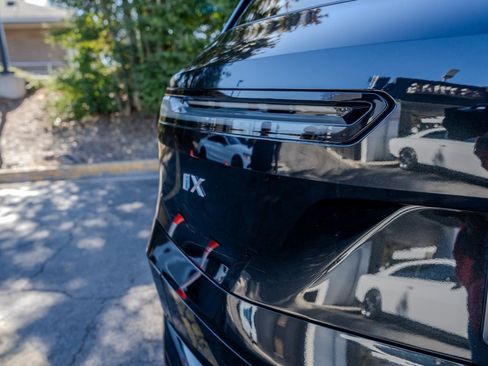 Used 2025 BMW iX xDrive50 image 27