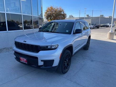 Used 2024 Jeep Grand Cherokee L Laredo AWD/4WD image 2