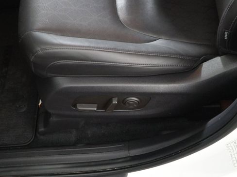 Used 2025 Kia Carnival image 21