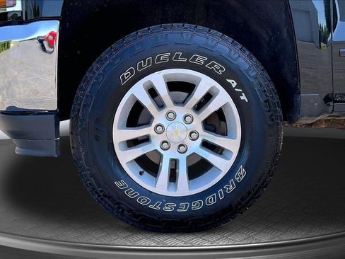 Used 2018 Chevrolet Silverado 1500 LT w/ All Star Edition AWD/4WD image 9