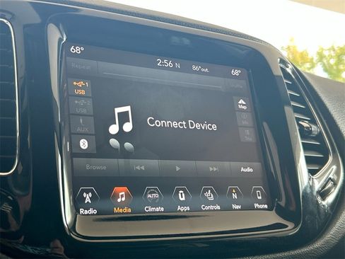 Used 2018 Jeep Compass Limited w/ Navigation Group image 27