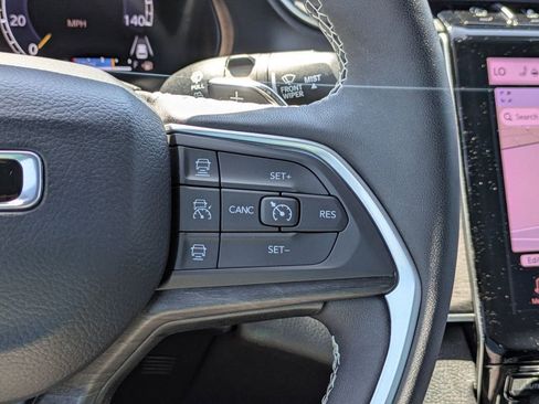 Used 2025 Jeep Grand Cherokee Limited AWD/4WD image 19