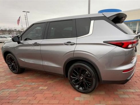 Used 2022 Mitsubishi Outlander SE image 7