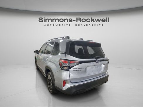 Used 2025 Subaru Forester Premium AWD/4WD image 3