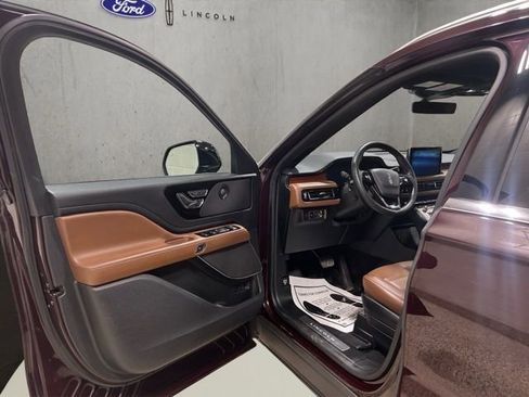 Used 2023 Lincoln Aviator Reserve w/ Equipment Group 201A image 11