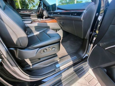 Used 2022 Cadillac Escalade ESV Luxury RWD image 45