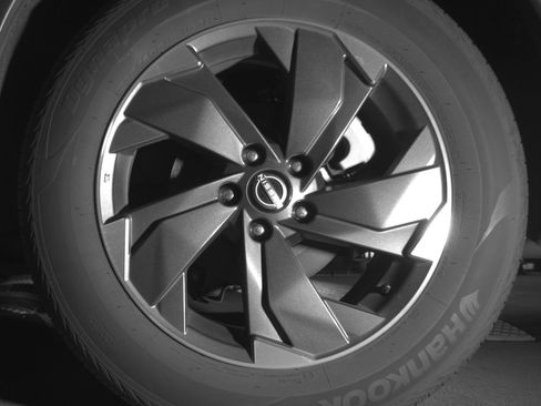 Used 2025 Nissan Rogue SV image 14