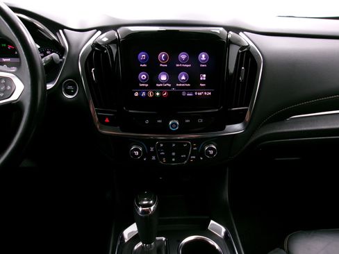 Used 2020 Chevrolet Traverse LT AWD/4WD image 17