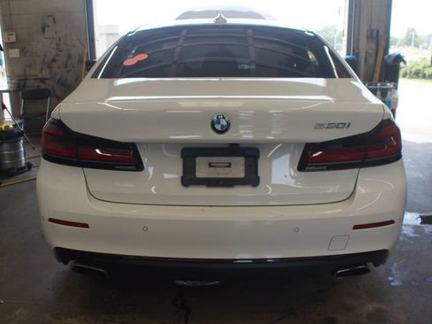 Used 2022 BMW 530i w/ Premium Package RWD image 3