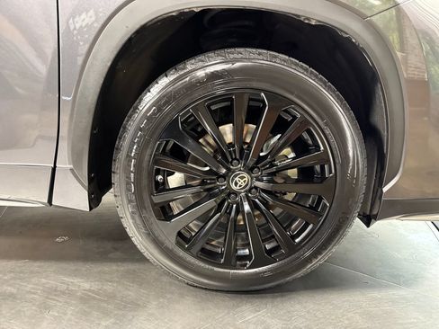 Used 2023 Toyota Highlander XSE AWD/4WD image 14