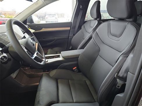 New 2025 Volvo EX90 Plus w/ Protection Package Premier image 6
