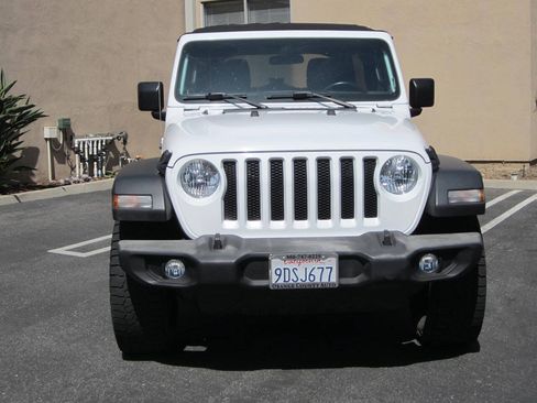 Used 2018 Jeep Wrangler Unlimited Sport S AWD/4WD image 9